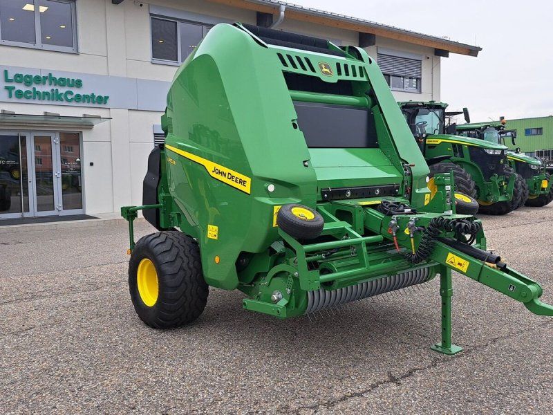 John Deere V451M