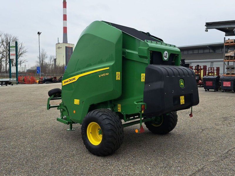John Deere V451M