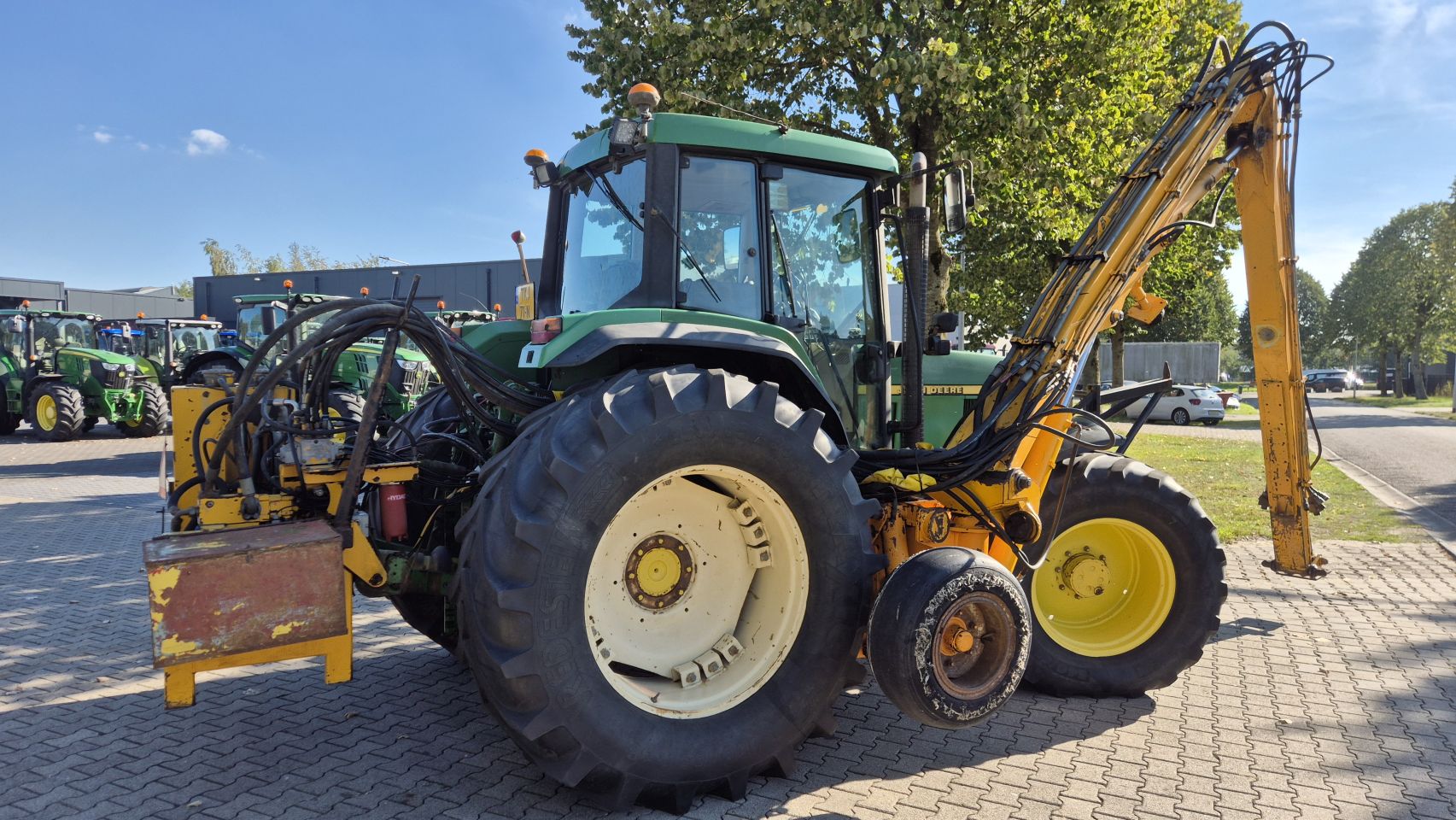 JOHN DEERE 6810 PQ+, kruip, airco, TLS, Herder MBK135LSH maaiarm