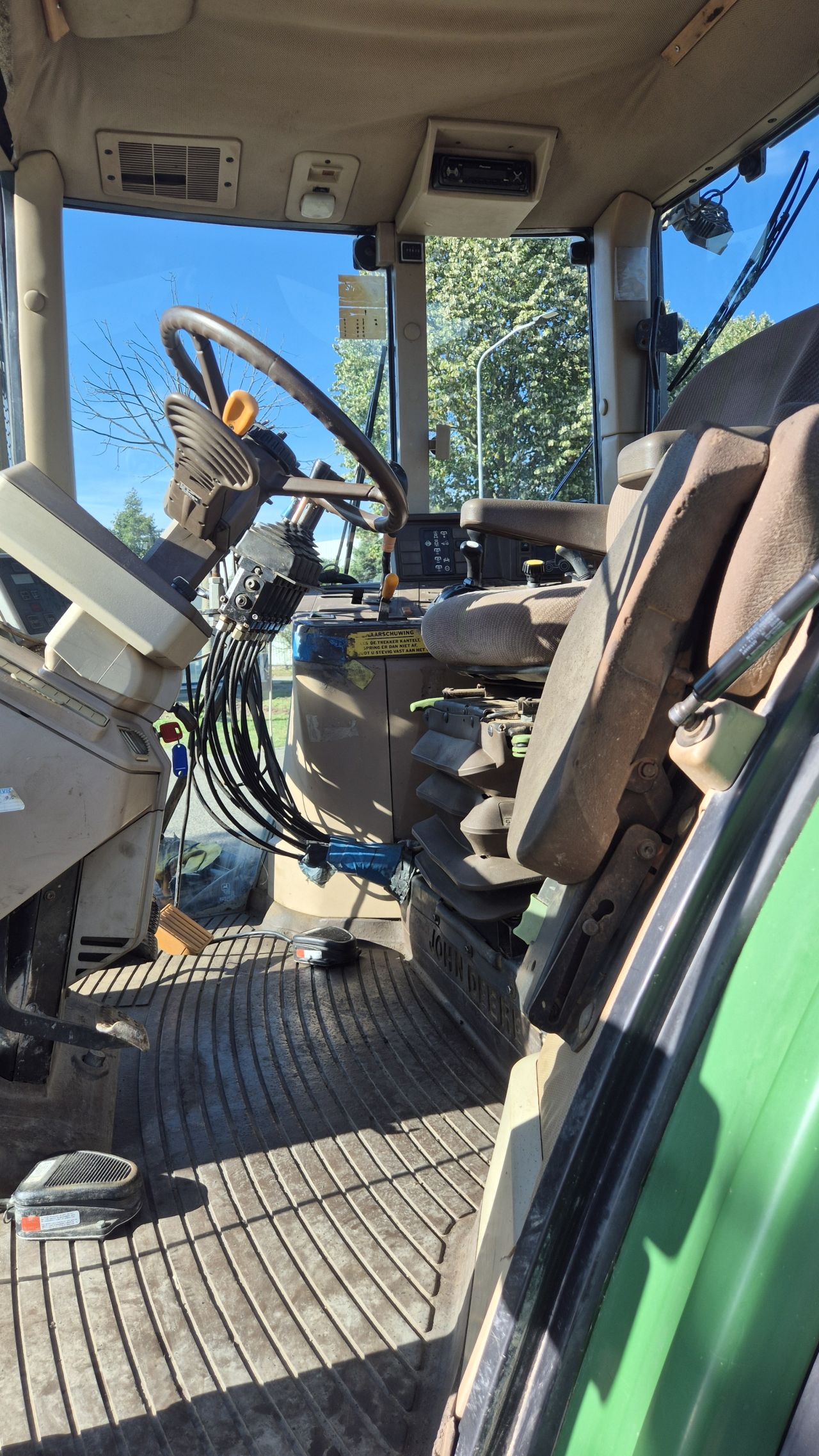JOHN DEERE 6810 PQ+, kruip, airco, TLS, Herder MBK135LSH maaiarm