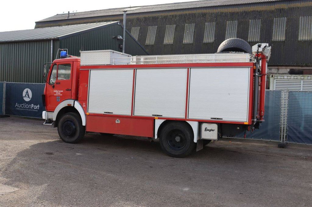 Feuerwehrauto Mercedes-Benz 1019 AF Diesel 192 PS 1983