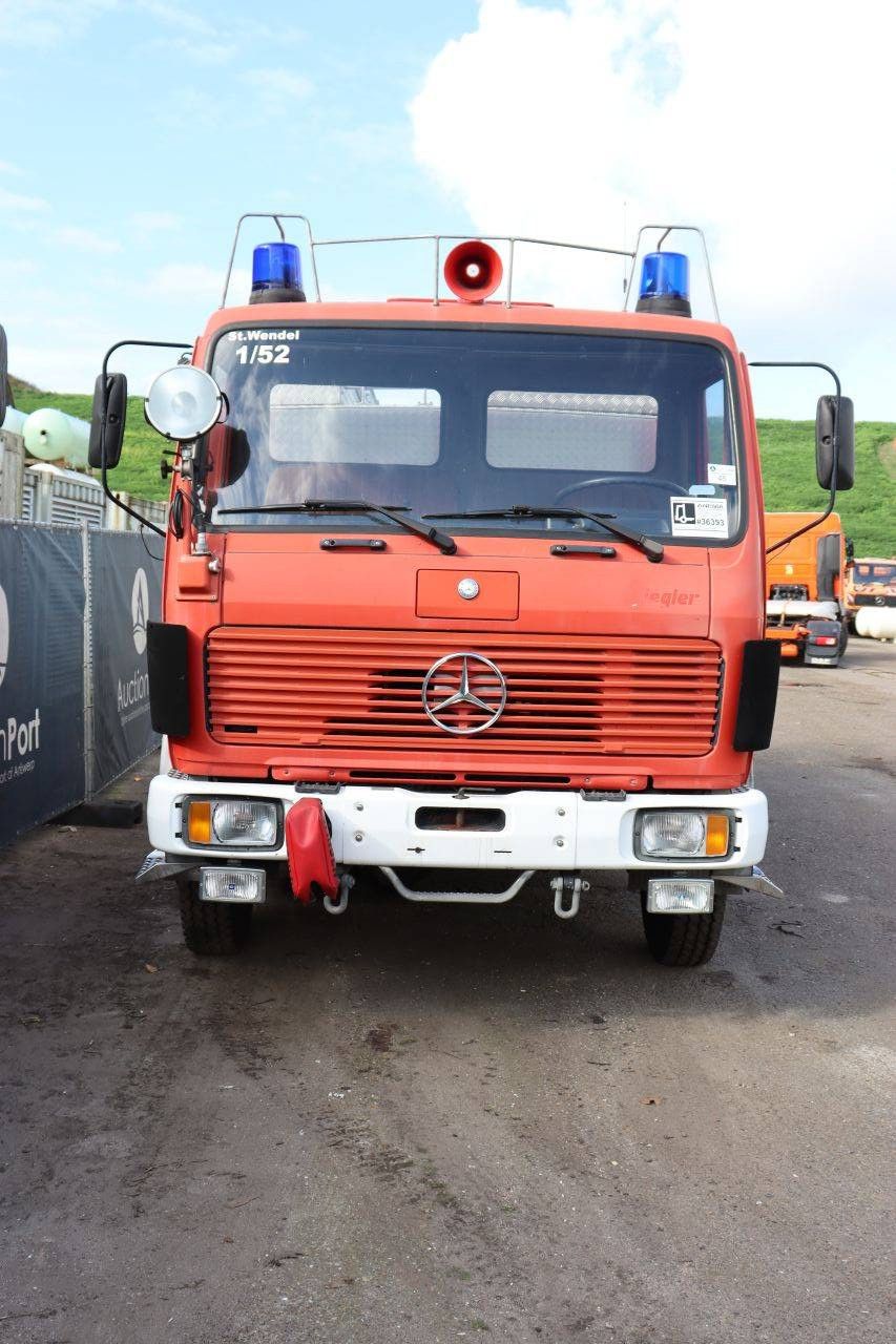 Feuerwehrauto Mercedes-Benz 1019 AF Diesel 192 PS 1983