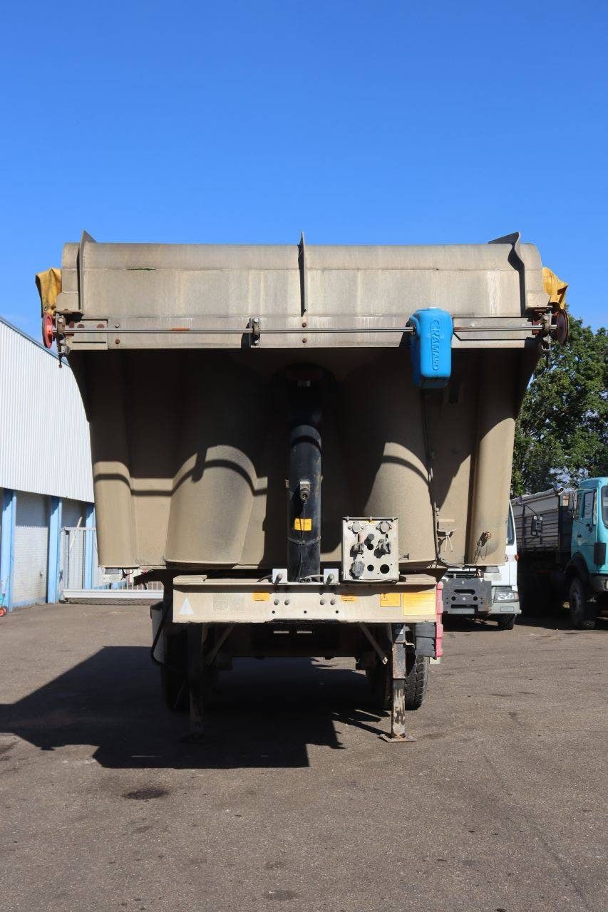 Tipper Semi-trailer Benalu BEN 33000kg 2011