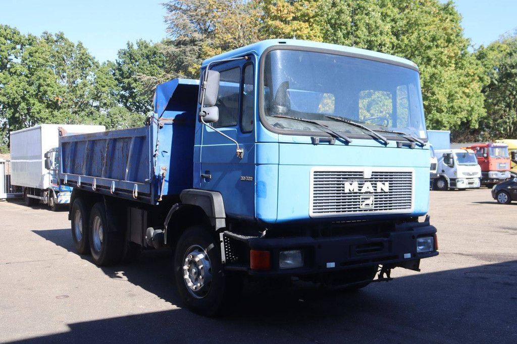 MAN 32.322 Diesel-Kipper, Baujahr 1996