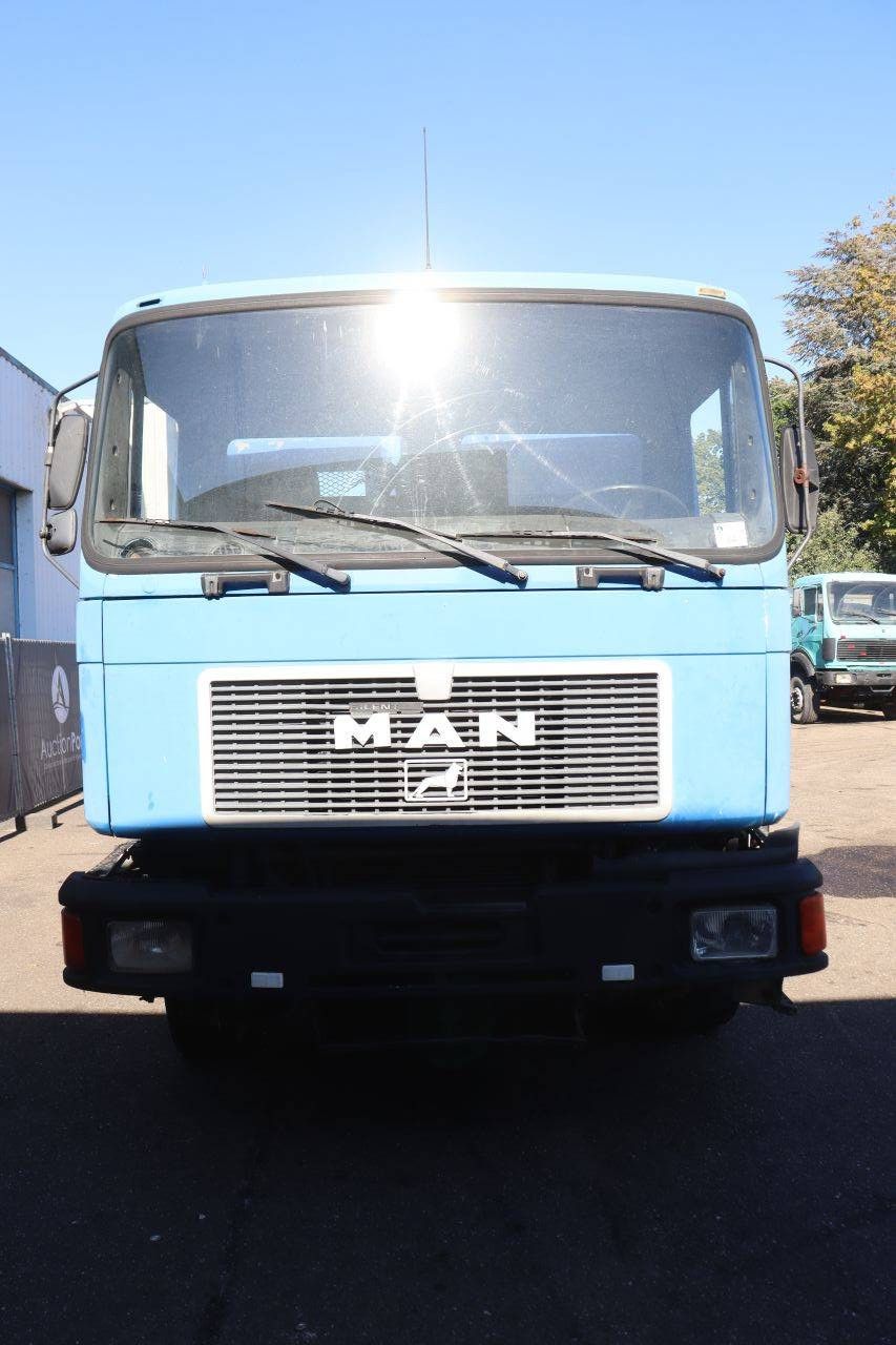MAN 32.322 Diesel-Kipper, Baujahr 1996