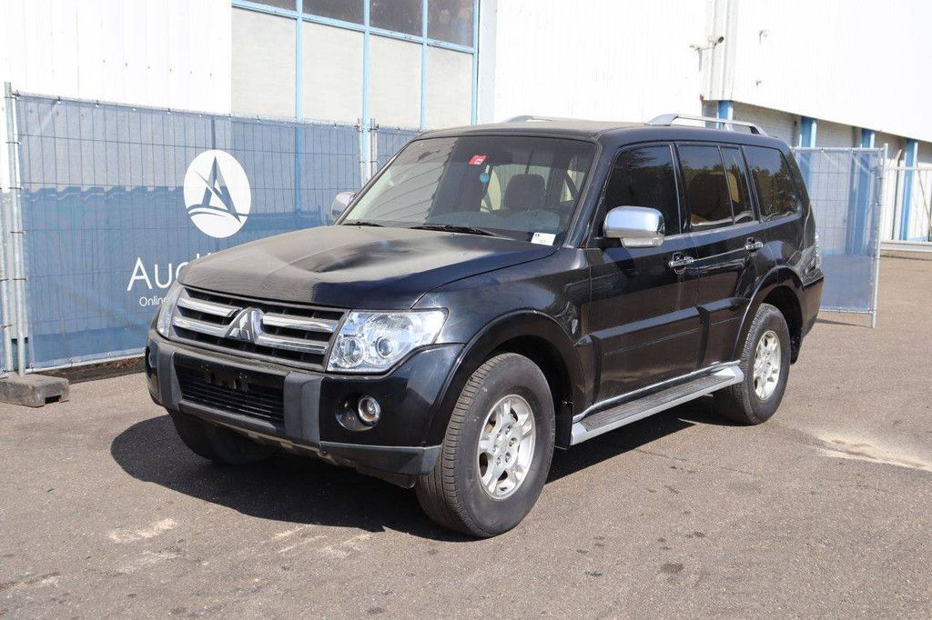 SUV Mitsubishi PAJERO Petrol 2007