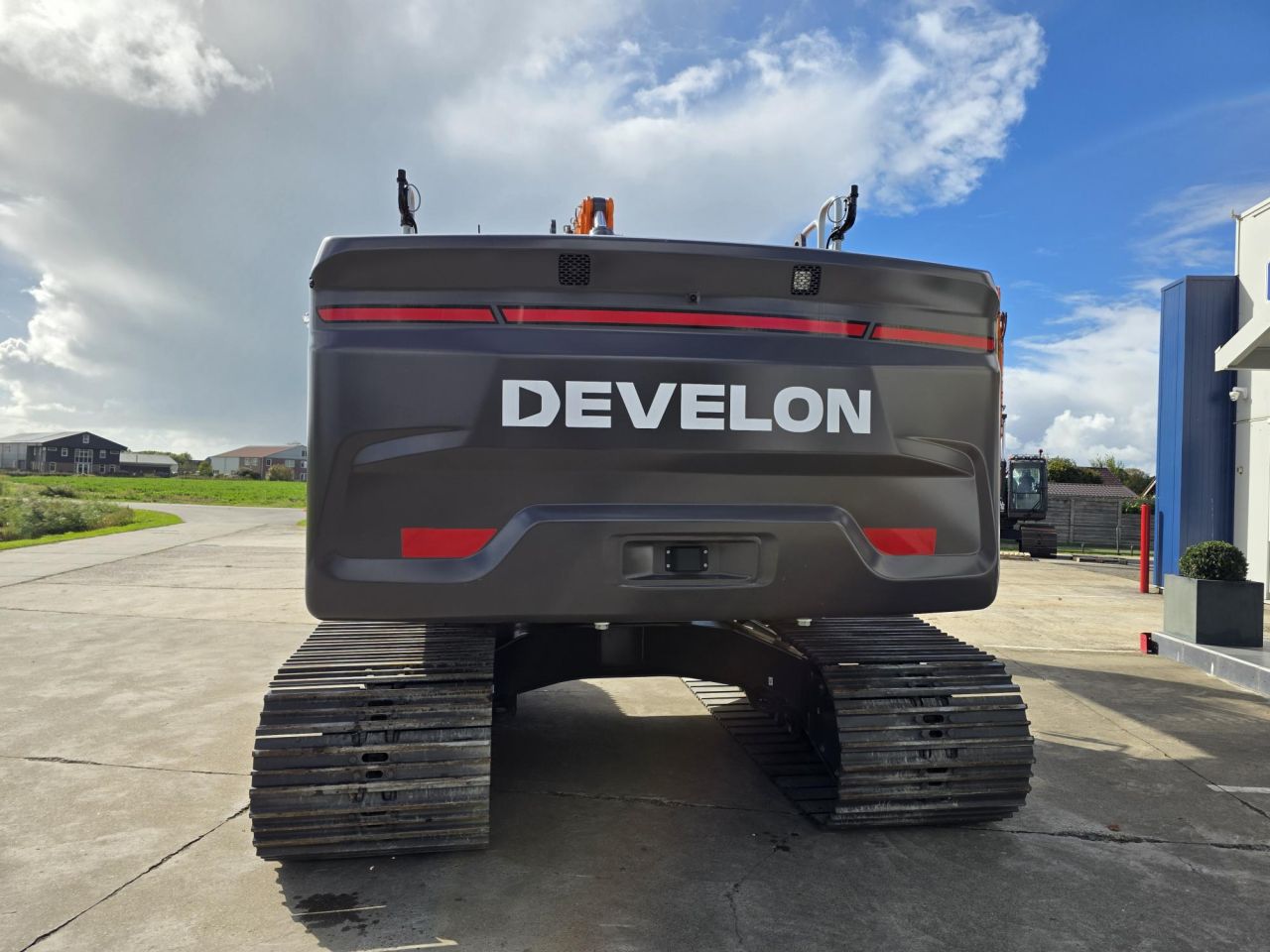 Develon DX230LC-9