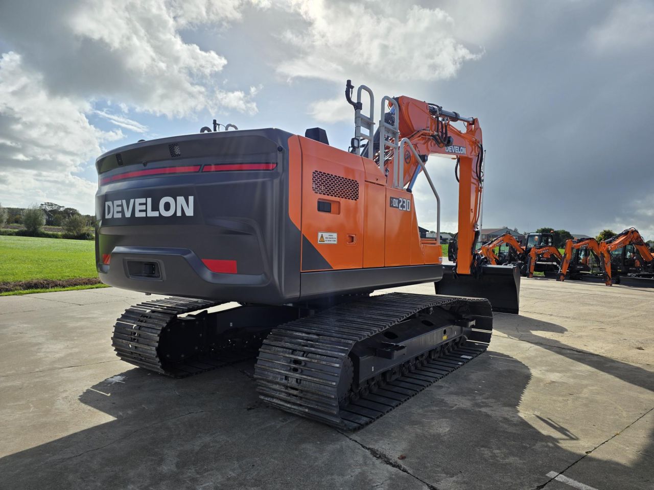 Develon DX230LC-9