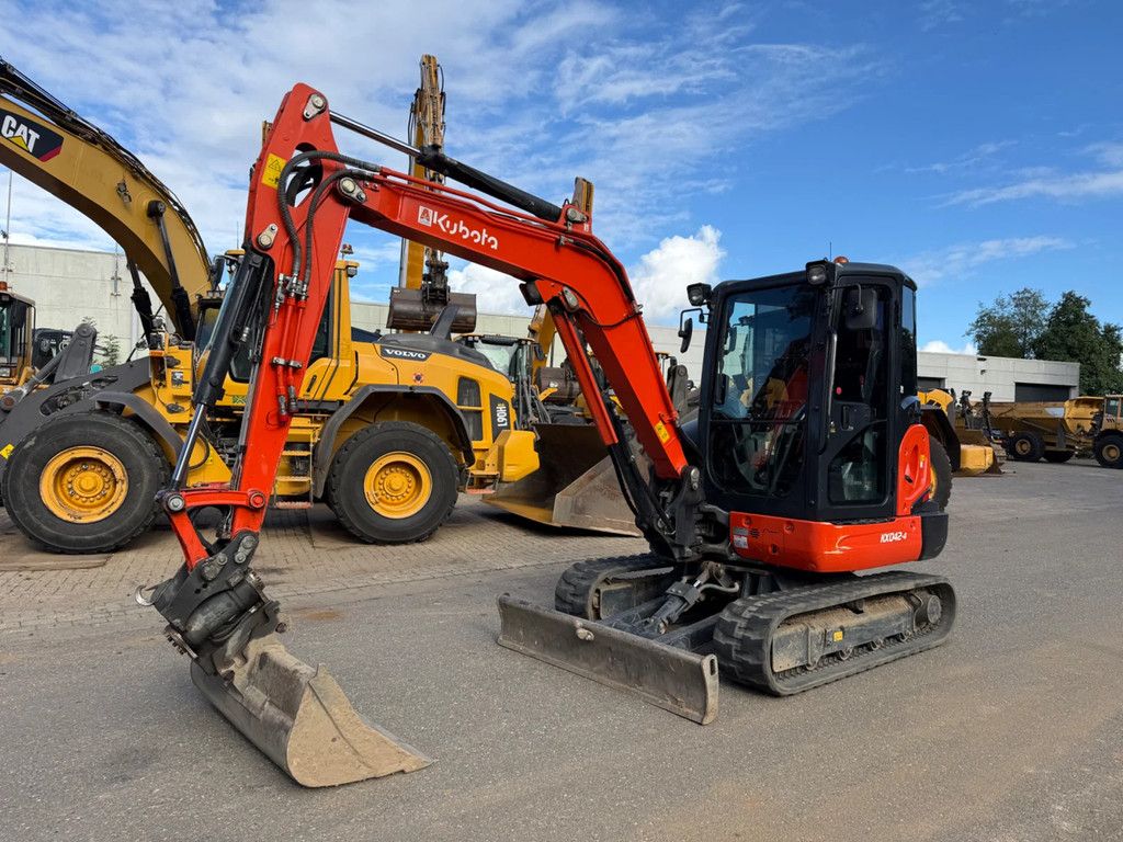 Kubota KX042
