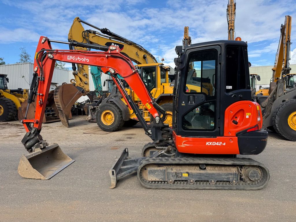 Kubota KX042