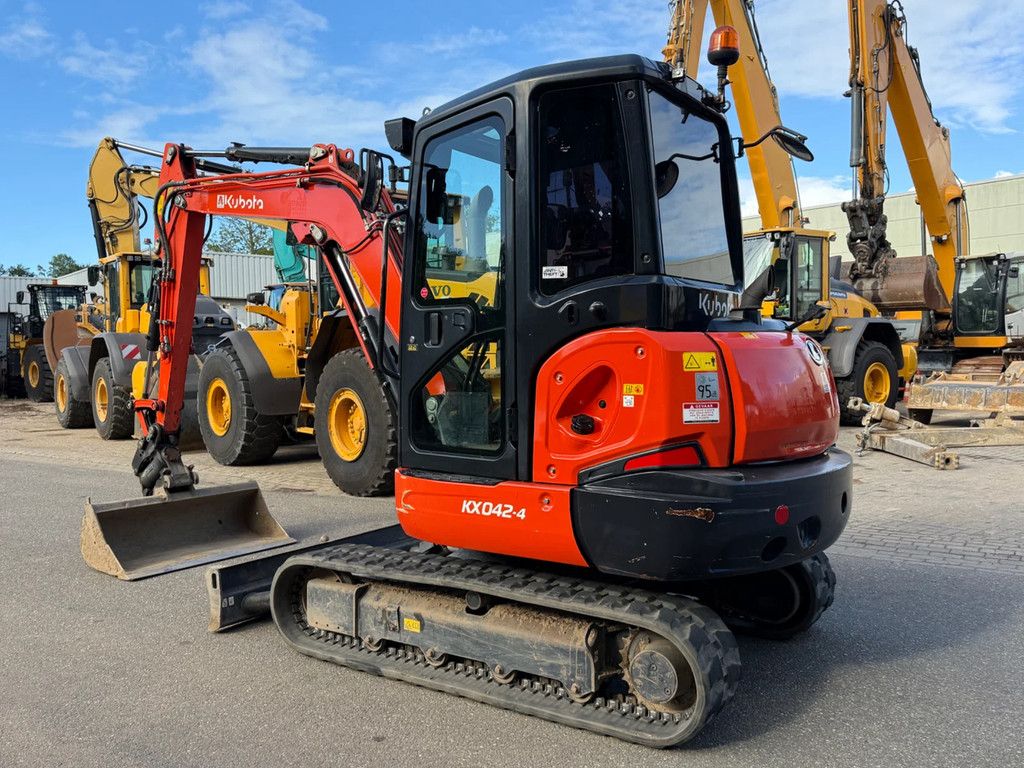 Kubota KX042