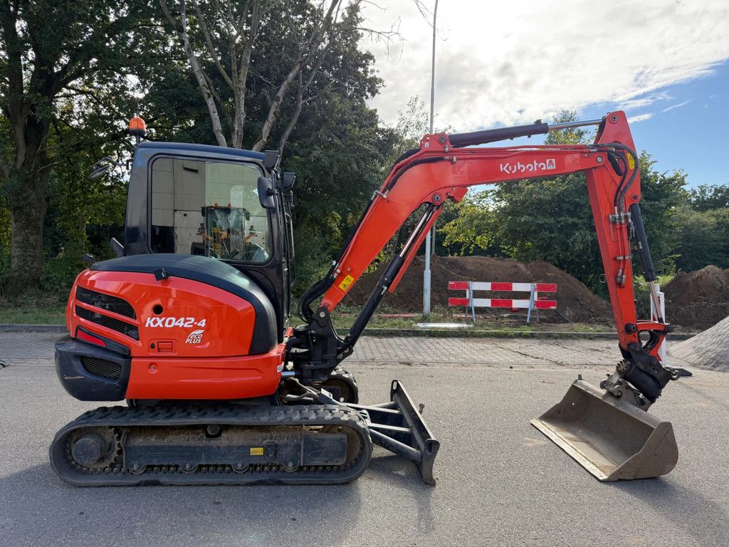 Kubota KX042