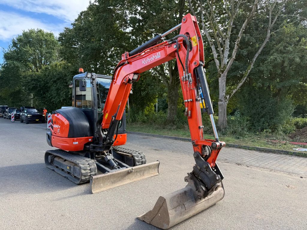 Kubota KX042