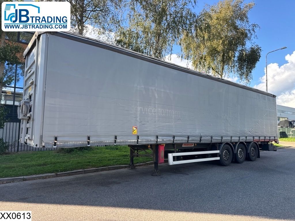 Fruehauf Tautliner Lift axle