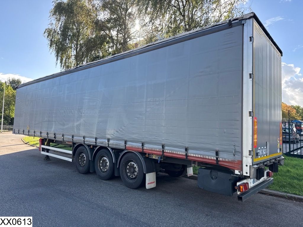 Fruehauf Tautliner Lift axle