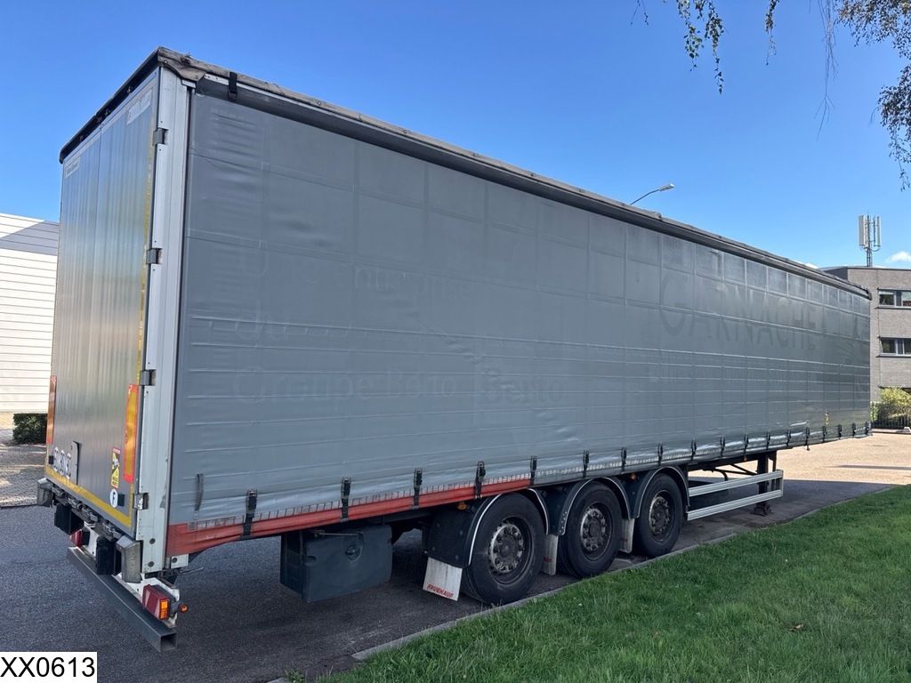 Fruehauf Tautliner Lift axle