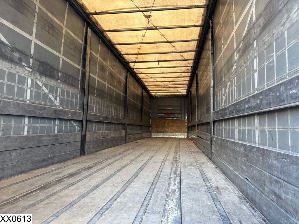 Fruehauf Tautliner Lift axle