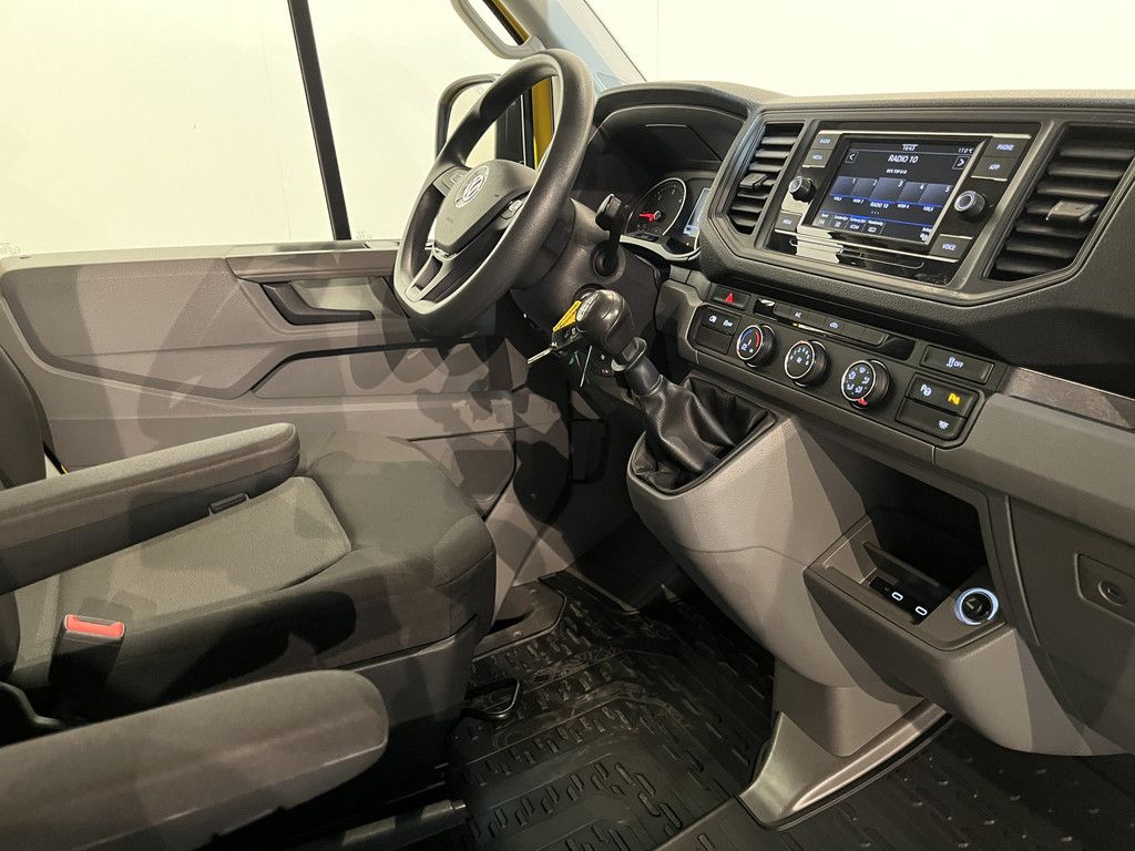 Volkswagen Crafter 35 2.0 TDI L3H2 140 PK / Euro 6 / 3.000 KG Trekgewicht / Airco / Camera / Carplay
