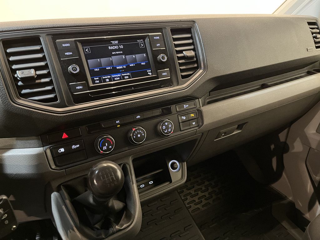 Volkswagen Crafter 35 2.0 TDI L3H2 140 PK / Euro 6 / 3.000 KG Trekgewicht / Airco / Camera / Carplay