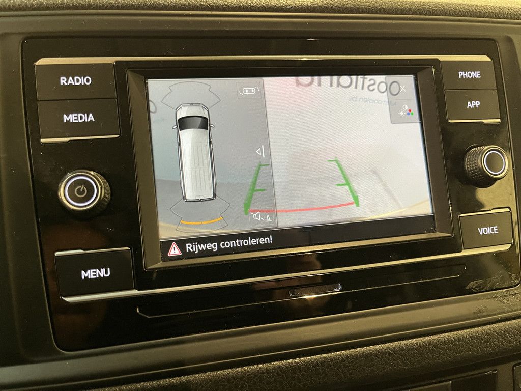 Volkswagen Crafter 35 2.0 TDI L3H2 140 PK / Euro 6 / 3.000 KG Trekgewicht / Airco / Camera / Carplay