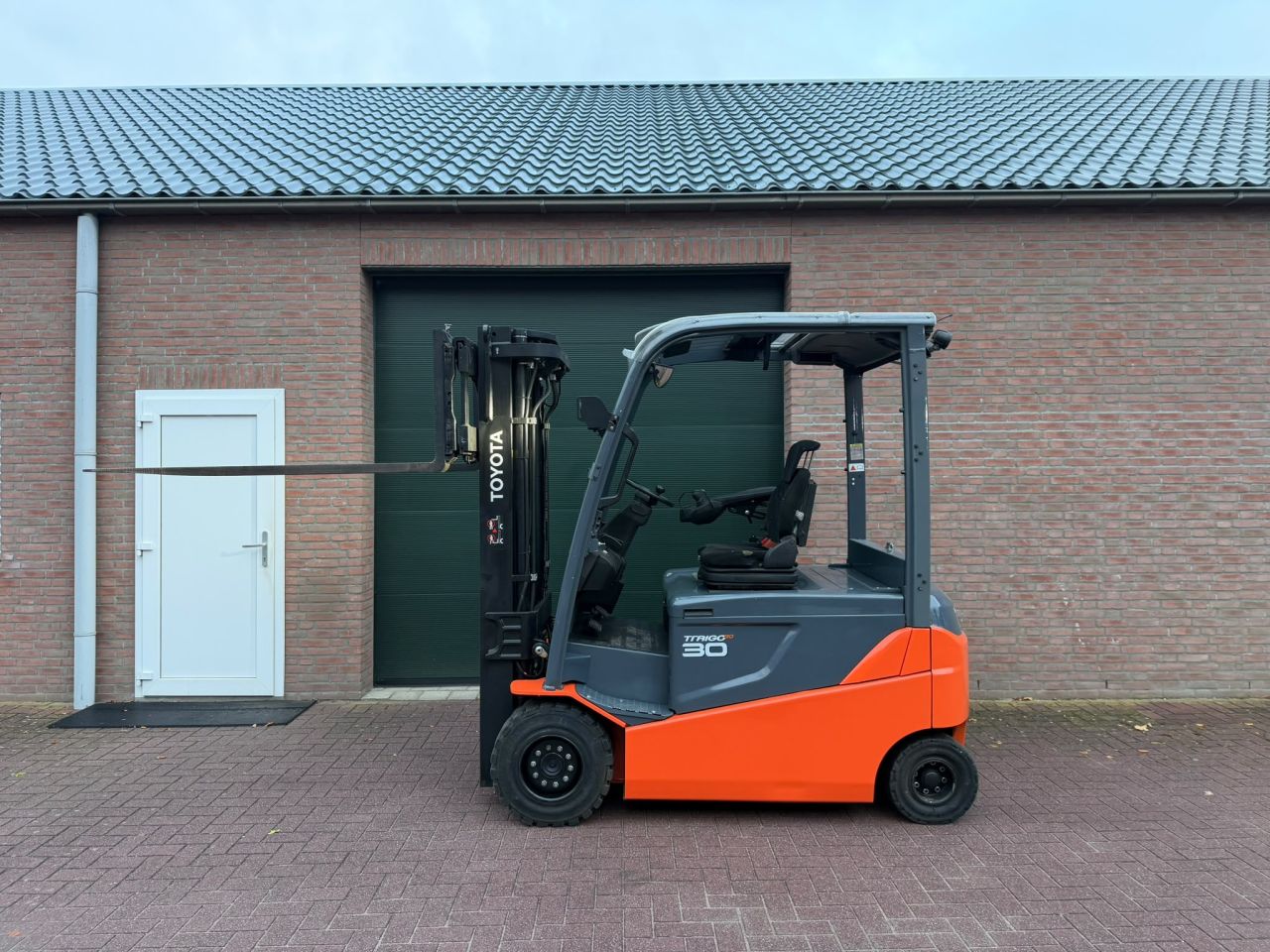 Toyota 8FBMT30 3000kg bj 2021 triplo elektrische heftruck