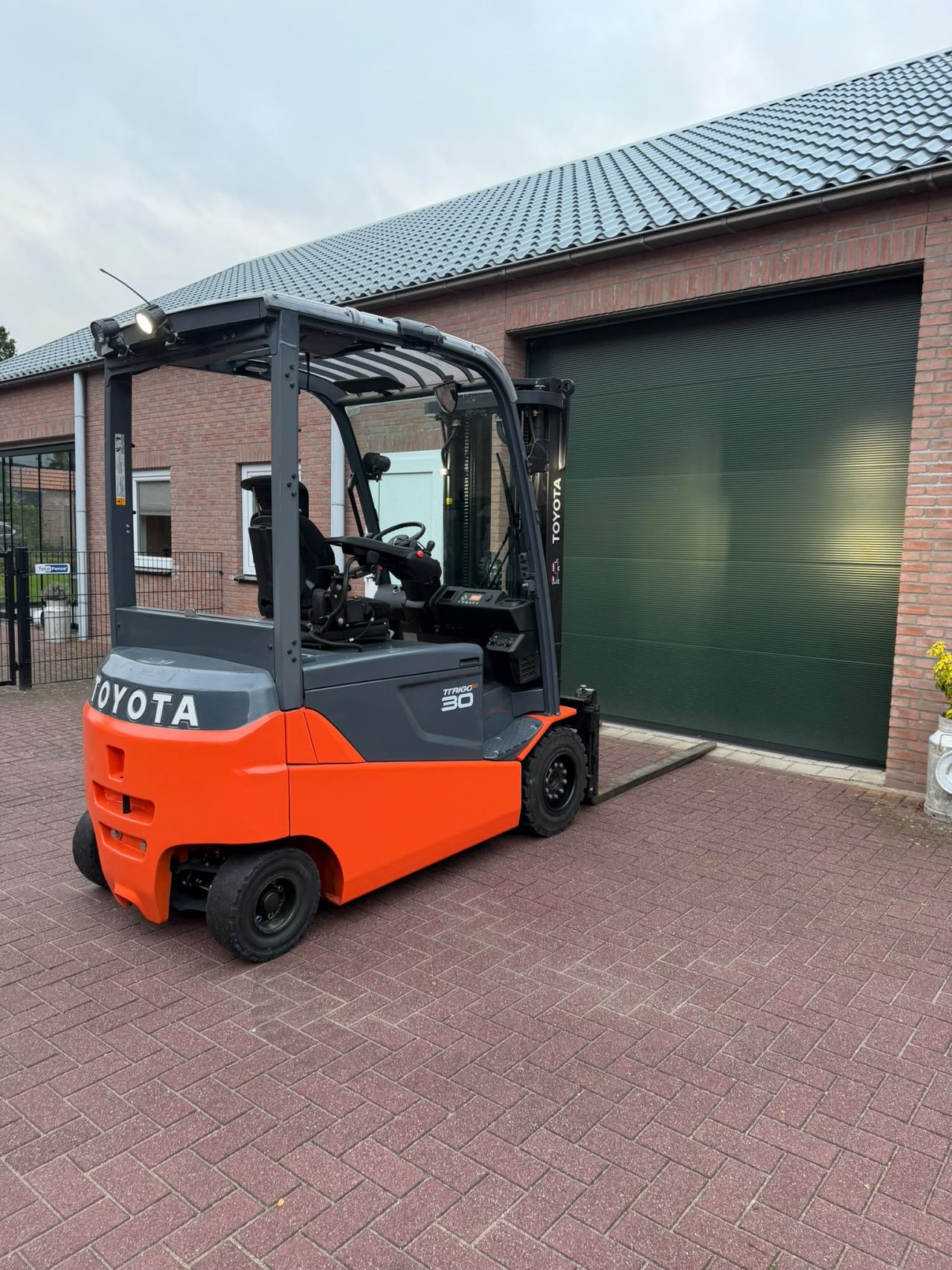 Toyota 8FBMT30 3000kg bj 2021 triplo elektrische heftruck