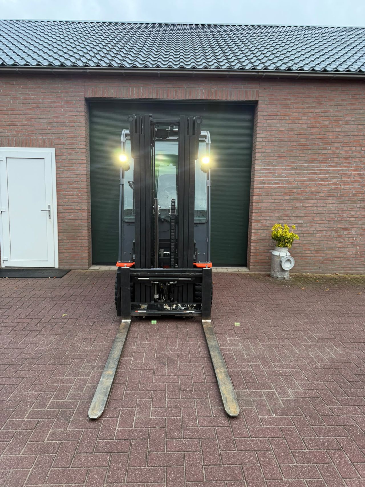 Toyota 8FBMT30 3000kg bj 2021 triplo elektrische heftruck