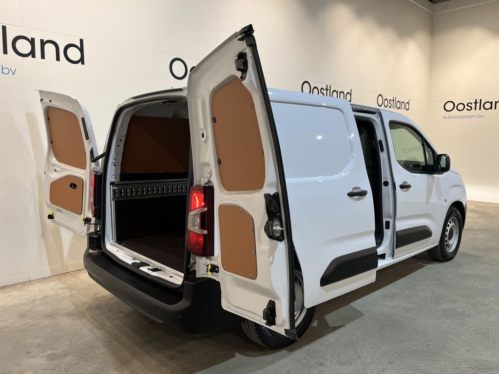 Peugeot e-Partner Premium Long 50 kWh / 100% elektrisch !! / SOH 95% / CCS Snelladen / Airco / Cruise Control / Camera / CarPlay / Navigatie / 3-Zits / 4.900 KM !!