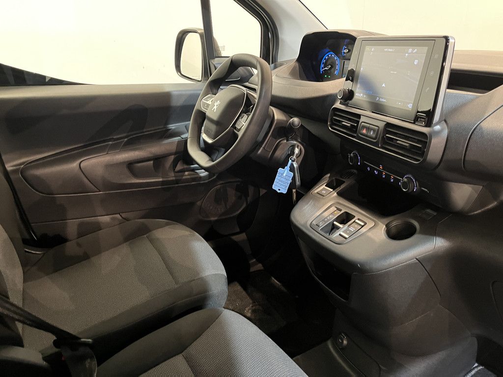 Peugeot e-Partner Premium Long 50 kWh / 100% elektrisch !! / SOH 95% / CCS Snelladen / Airco / Cruise Control / Camera / CarPlay / Navigatie / 3-Zits / 4.900 KM !!