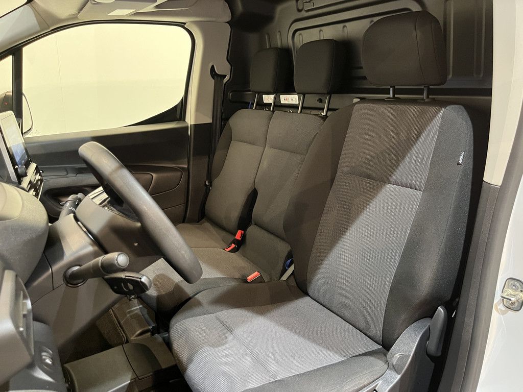 Peugeot e-Partner Premium Long 50 kWh / 100% elektrisch !! / SOH 95% / CCS Snelladen / Airco / Cruise Control / Camera / CarPlay / Navigatie / 3-Zits / 4.900 KM !!