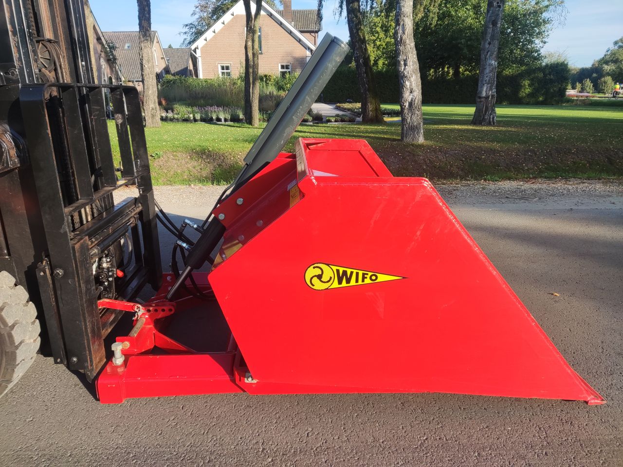 WIFO schepbak (type HO750, inhoud 750 ltr., hydro, z.g.a.n.)