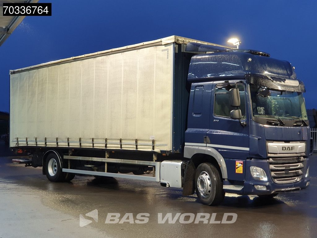 DAF CF CF 370 4X2 20.5tonner curtainsider sliding roof 1500kg tailgate ACC Euro 6