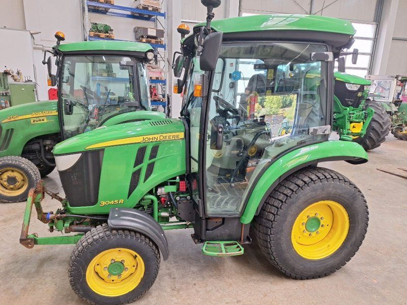 John Deere 3045R