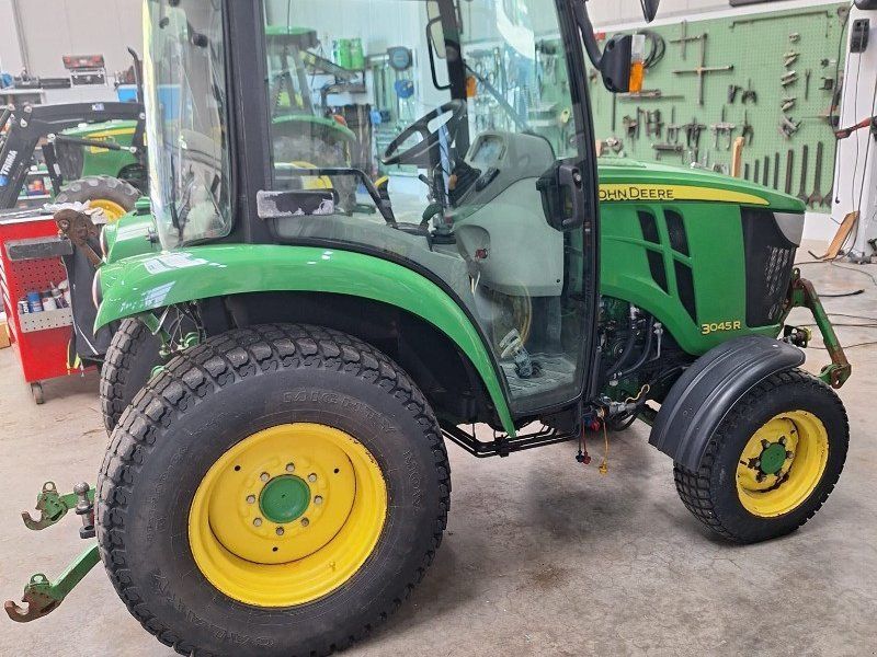 John Deere 3045R