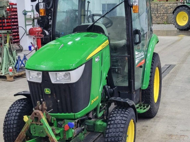 John Deere 3045R