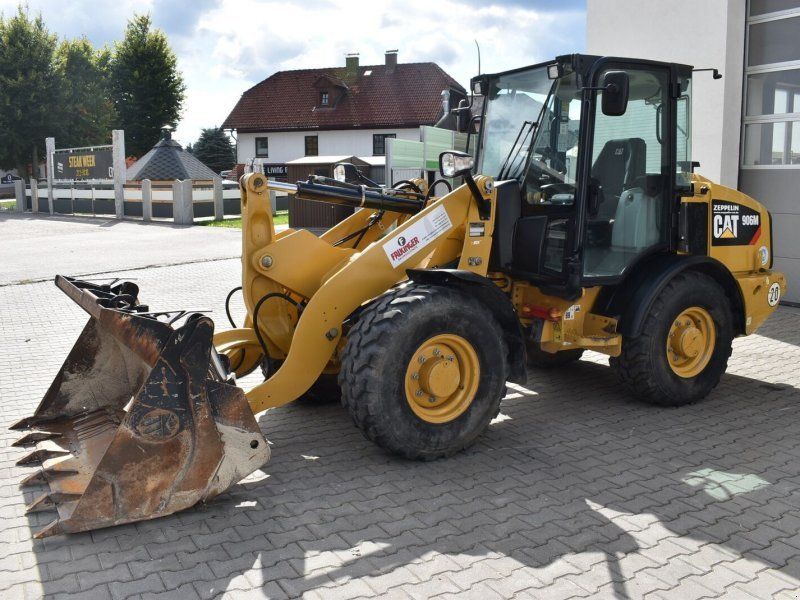 Caterpillar 906M