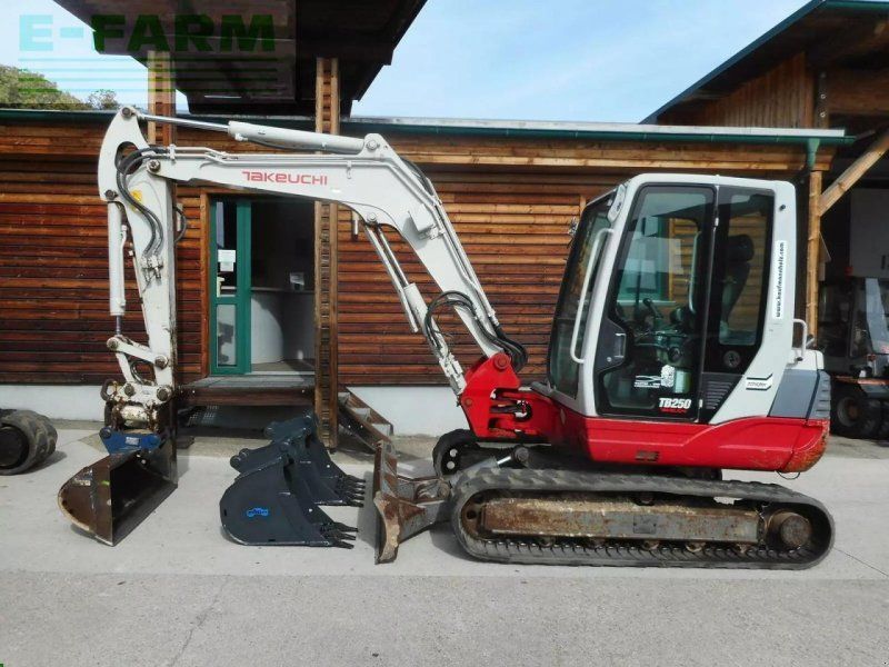 Takeuchi tb 250 ( 4.965kg ) powertilt hydr. sw 3 löffel