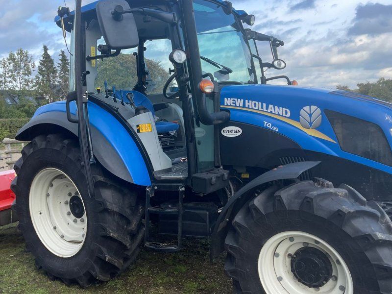 New Holland T4.95 kun 124 timer