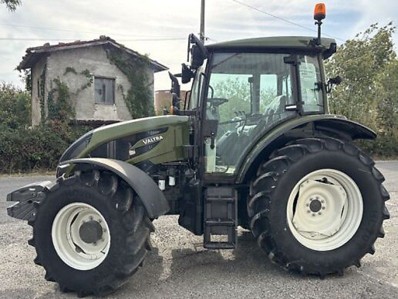 Valtra A105