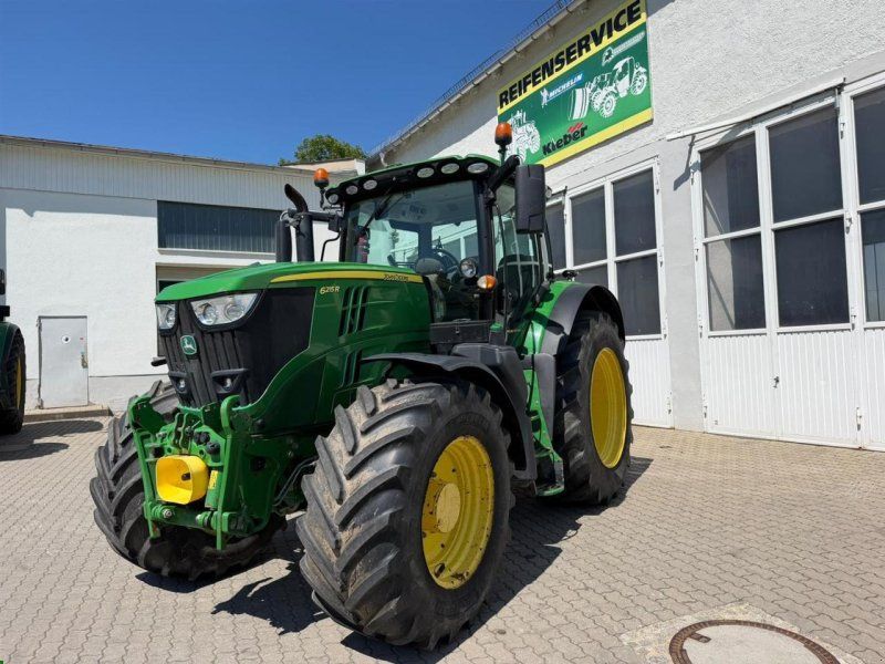 John Deere 6215R