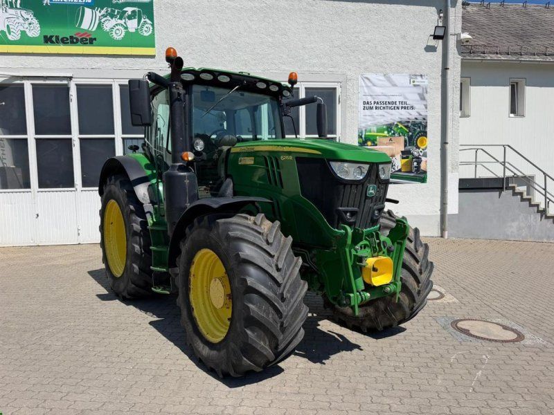 John Deere 6215R