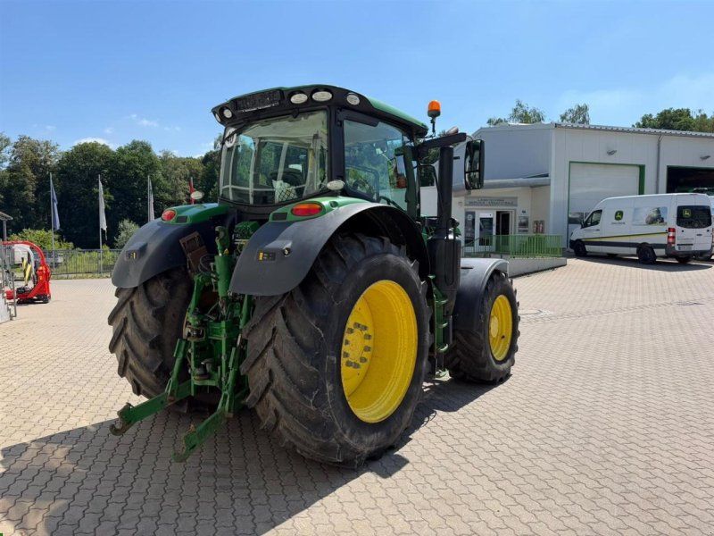 John Deere 6215R