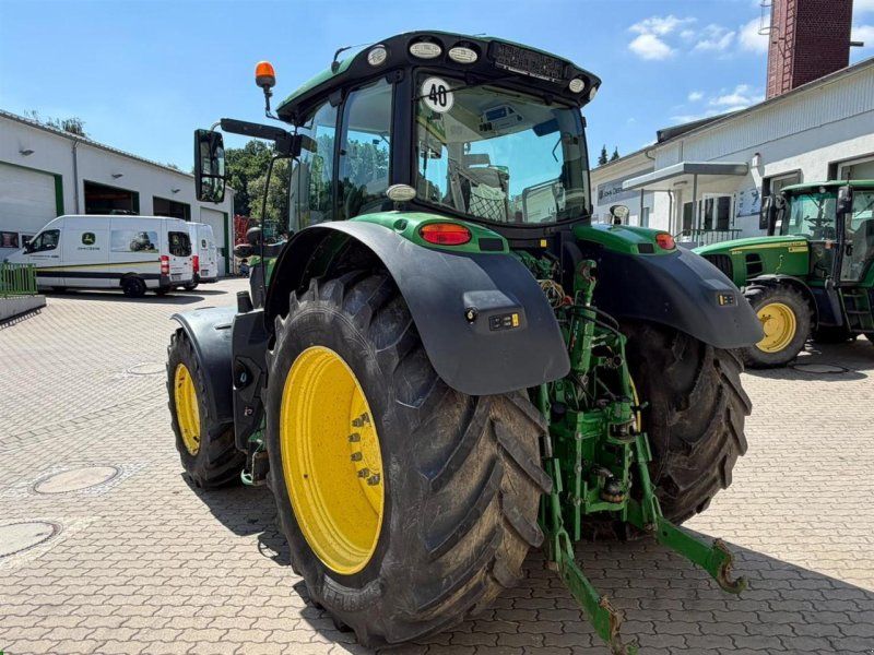 John Deere 6215R