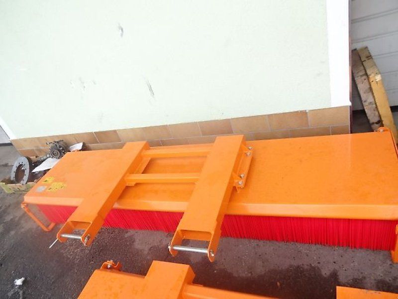 S&F Kehrbesen 1,5 Meter oder 2,5 Meter Stapleranbau- Schiebebesen