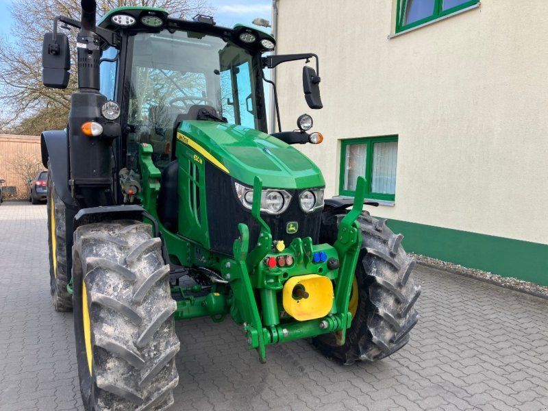 John Deere 6120M