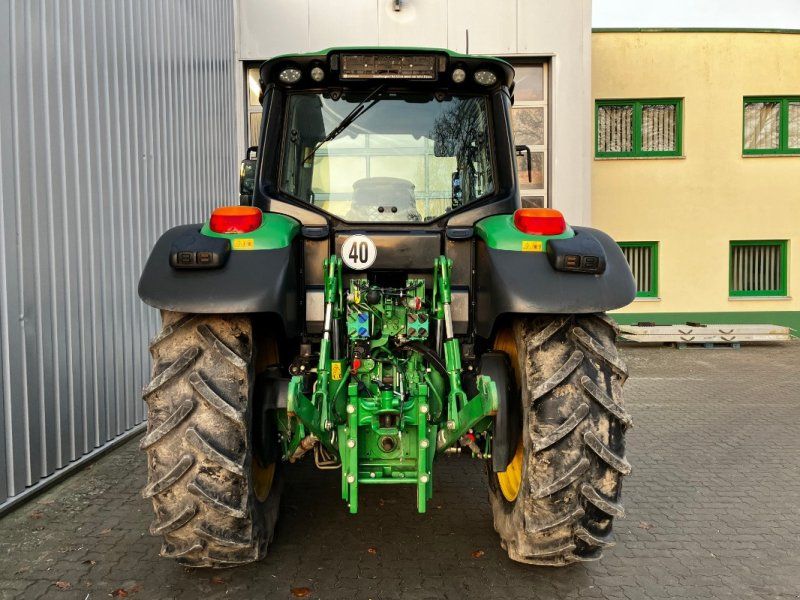 John Deere 6120M