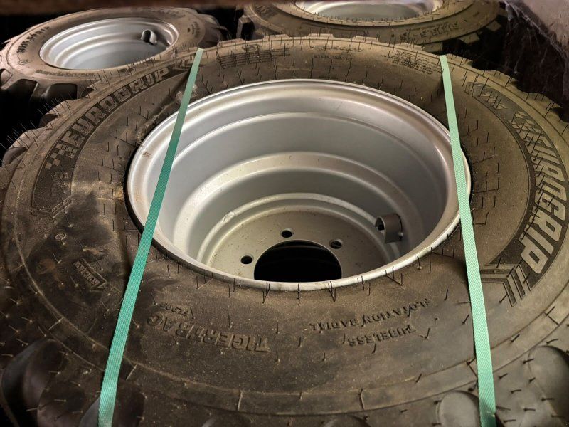 4x 425/55 R17 Kompletträder