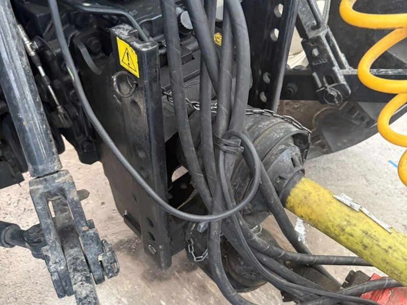 New Holland T 5.85