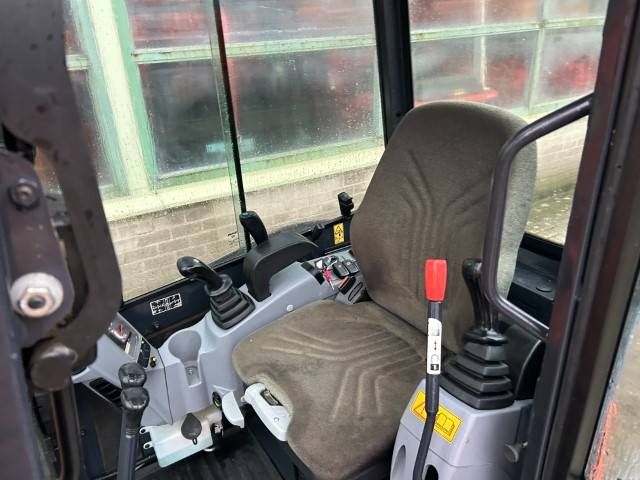 Kubota U 27-4