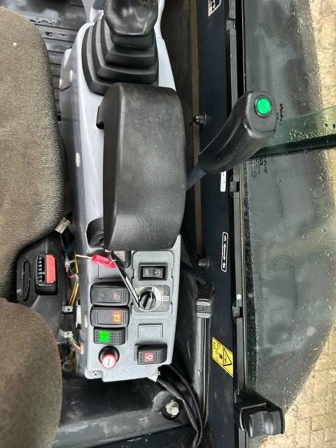 Kubota U 27-4